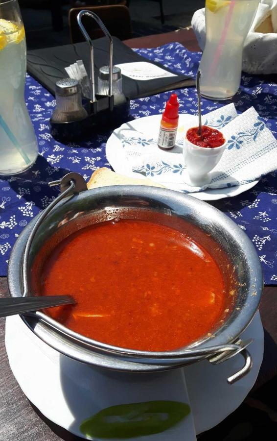 Tassi Halaszcsarda - Sueger Haz Εξωτερικό φωτογραφία